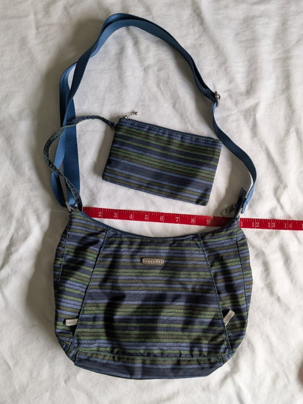 Baggillini Slim Crossbody Hobo: anti-theft travel bag